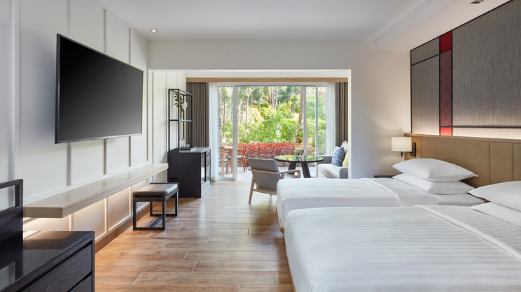  1 King Bed/2 Twin Beds with Sofa Bed